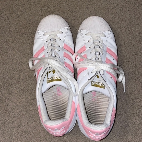 adidas Shoes - Classic Adidas shell toe